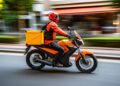 Número de motociclistas que trabalham por aplicativo quase dobra em três anos no Brasil