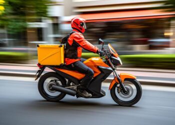 Número de motociclistas que trabalham por aplicativo quase dobra em três anos no Brasil