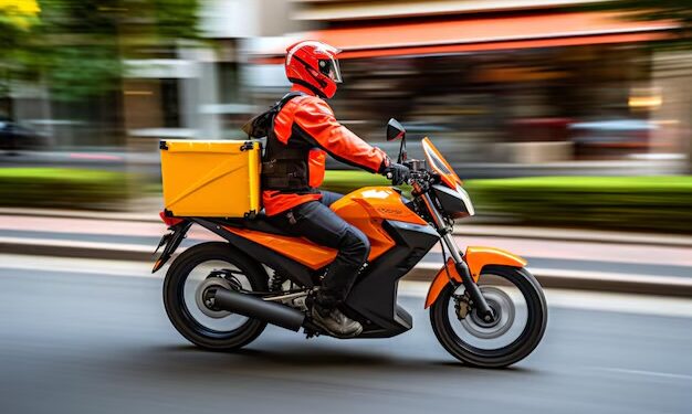 Número de motociclistas que trabalham por aplicativo quase dobra em três anos no Brasil