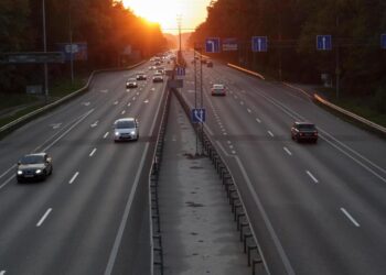 Mais de 530 mil veículos devem passar pela BR-101 durante o feriadão