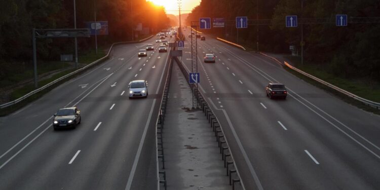 Mais de 530 mil veículos devem passar pela BR-101 durante o feriadão
