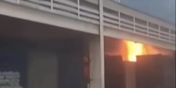 Incêndio de grandes proporções atinge shopping popular em Campos