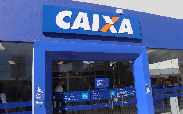 Bancários da Caixa entram em greve por tempo indeterminado na região