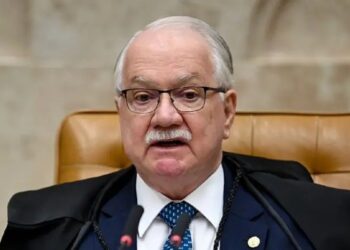 Fachin dá 24 horas para Mendonça liberar documentos do caso Master e crise aumenta no STF