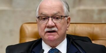 Fachin dá 24 horas para Mendonça liberar documentos do caso Master e crise aumenta no STF