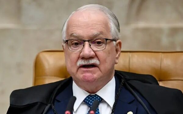 Fachin dá 24 horas para Mendonça liberar documentos do caso Master e crise aumenta no STF