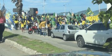 Flávio Bolsonaro percorre interior do Rio em agenda de campanha neste sábado