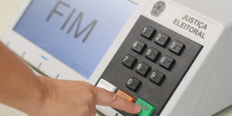 Eleitores com deficiência têm até segunda para pedir transporte gratuito; São Pedro da Aldeia terá serviço porta a porta