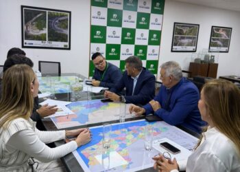 DER fará vistoria em trechos críticos da RJ-106 e RJ-162 após reunião com prefeito