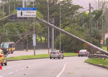Ventania provoca quedas, falta de luz e cancelamento de voos