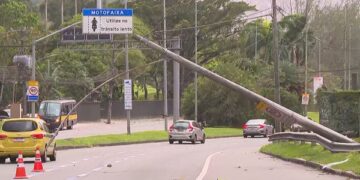 Ventania provoca quedas, falta de luz e cancelamento de voos