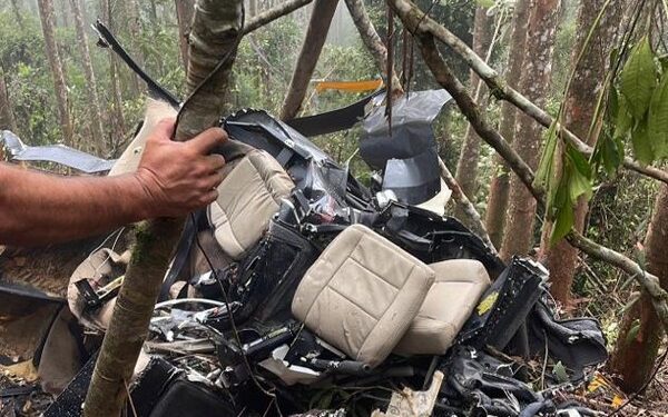 Novas imagens mostram destroços de helicóptero que levava cantor Rick