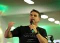 Equipe de Flávio estuda PEC com corte de R$ 300 bilhões nos gastos