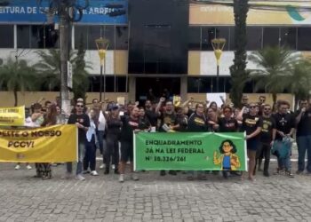 Profissionais da Educação fazem paralisação em Casimiro de Abreu
