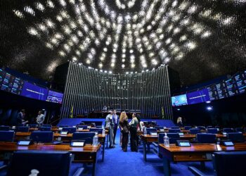 Senado aprova fim da escala 6×1 por 75 votos a 1; veja quando começa a valer