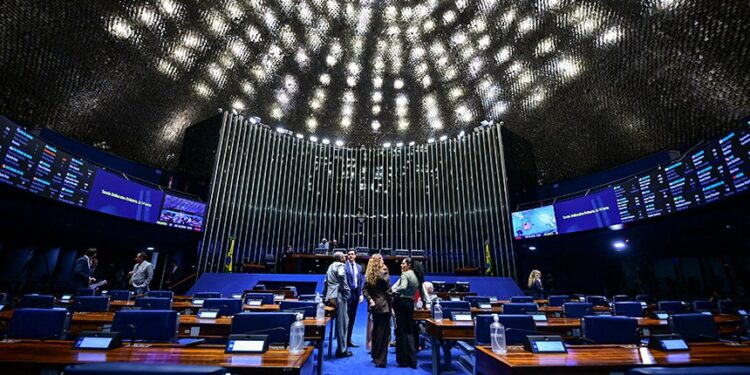 Senado aprova fim da escala 6×1 por 75 votos a 1; veja quando começa a valer