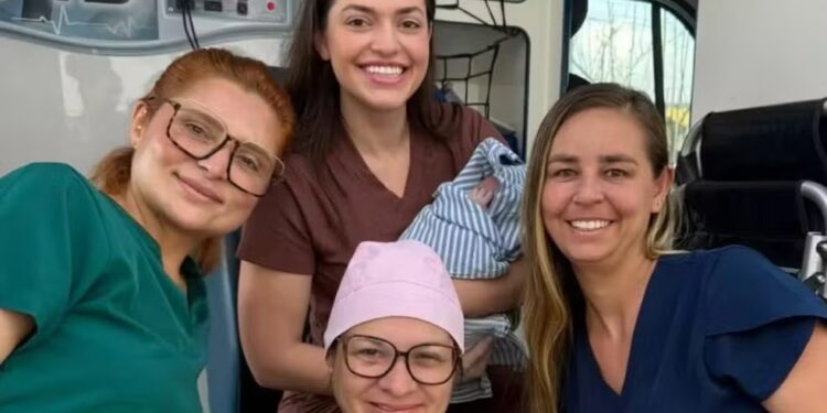 Bebê nasce dentro de carro de aplicativo a caminho da maternidade em Campos