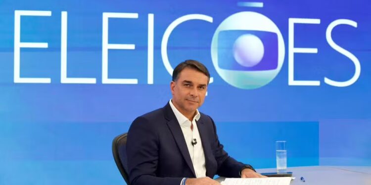 Flávio Bolsonaro será entrevistado ao vivo pela Globo nesta sexta-feira