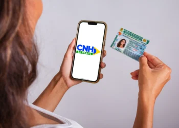 Governo do RJ anuncia CNH gratuita para pessoas de baixa renda a partir de 2027