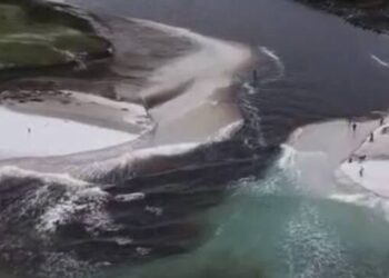 Lagoa se rompe e encontra o mar em Cabo Frio; órgãos ambientais investigam possível ação humana