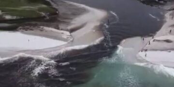 Lagoa se rompe e encontra o mar em Cabo Frio; órgãos ambientais investigam possível ação humana