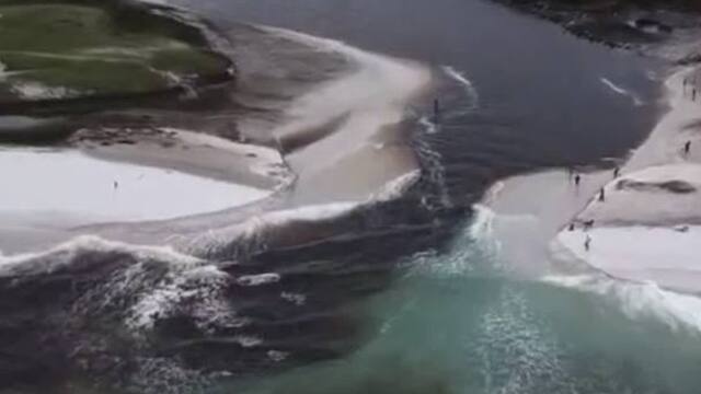 Lagoa se rompe e encontra o mar em Cabo Frio; órgãos ambientais investigam possível ação humana